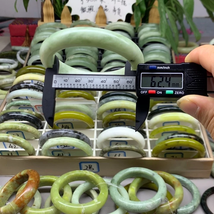 未镶嵌蛇纹石玉手镯80