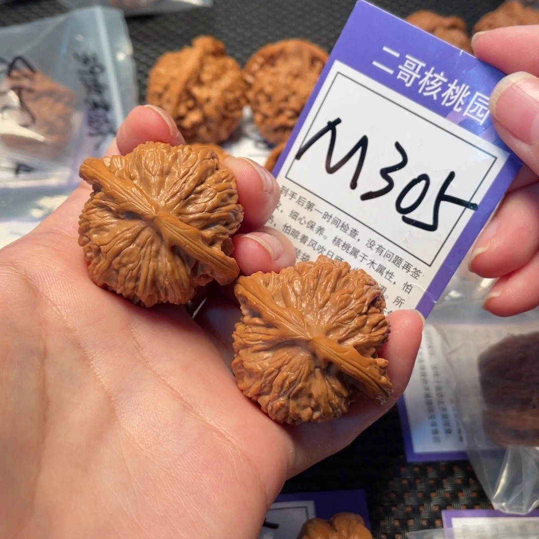 文玩核桃把件M305号白狮子42