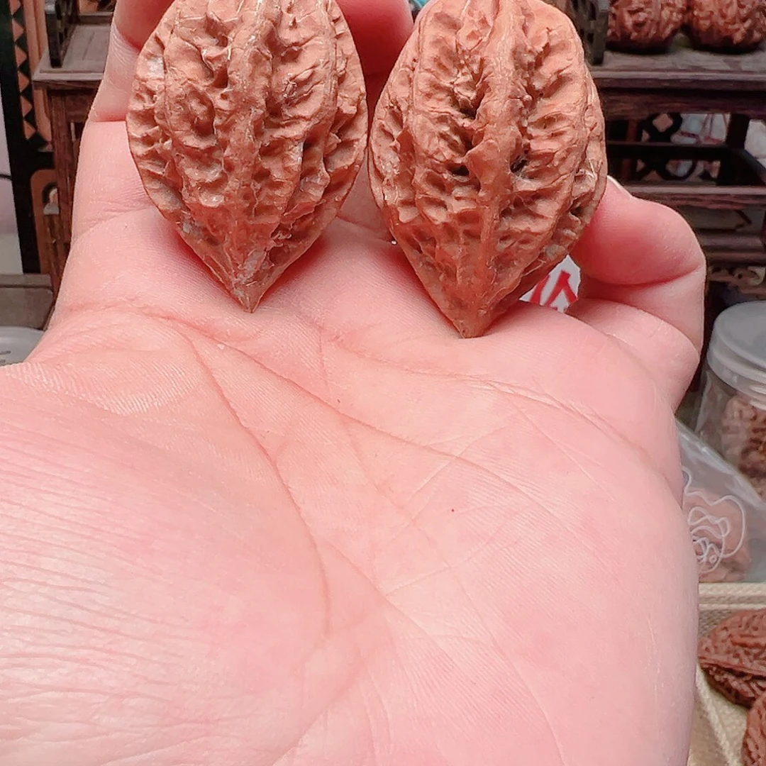 文玩核桃吊坠鸡心