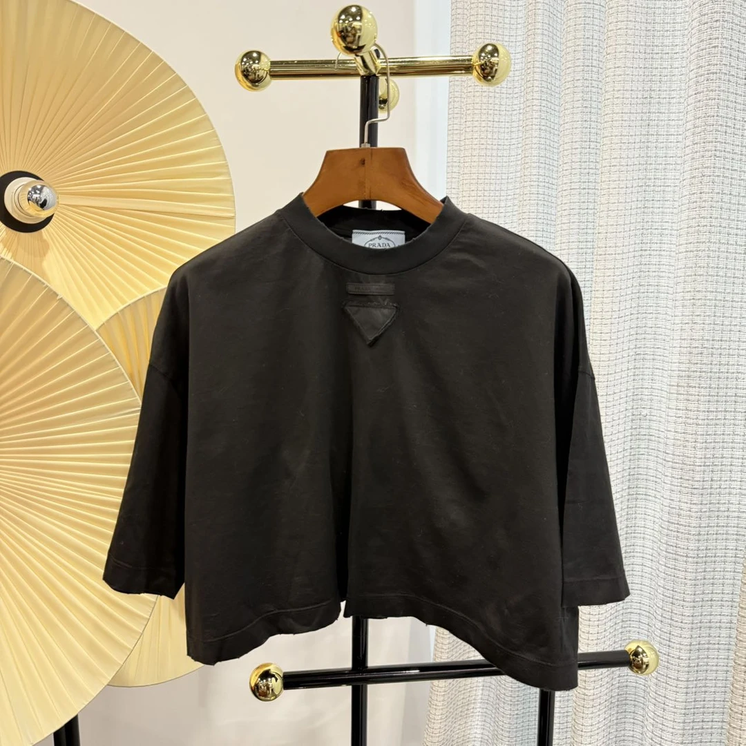 95新 Prada/普拉达  Prada 普拉达 黑色宽版短袖 xs码