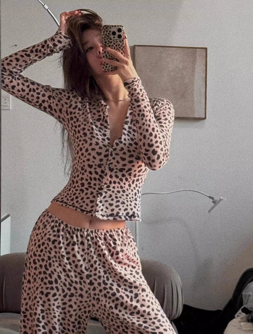 少妇感性感豹纹珊瑚绒睡衣女秋冬款2025新款保暖家居服套装可外穿