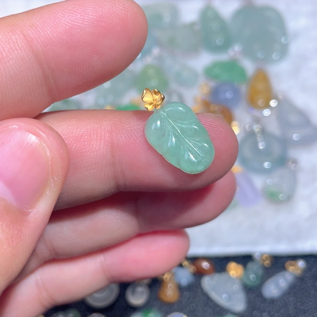 翡翠18K金镶嵌颈饰