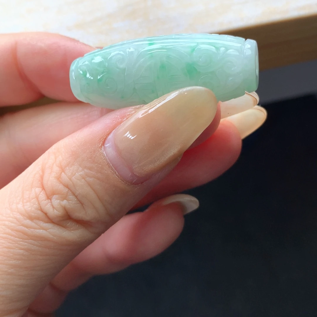 翡翠未镶嵌颈饰吊坠