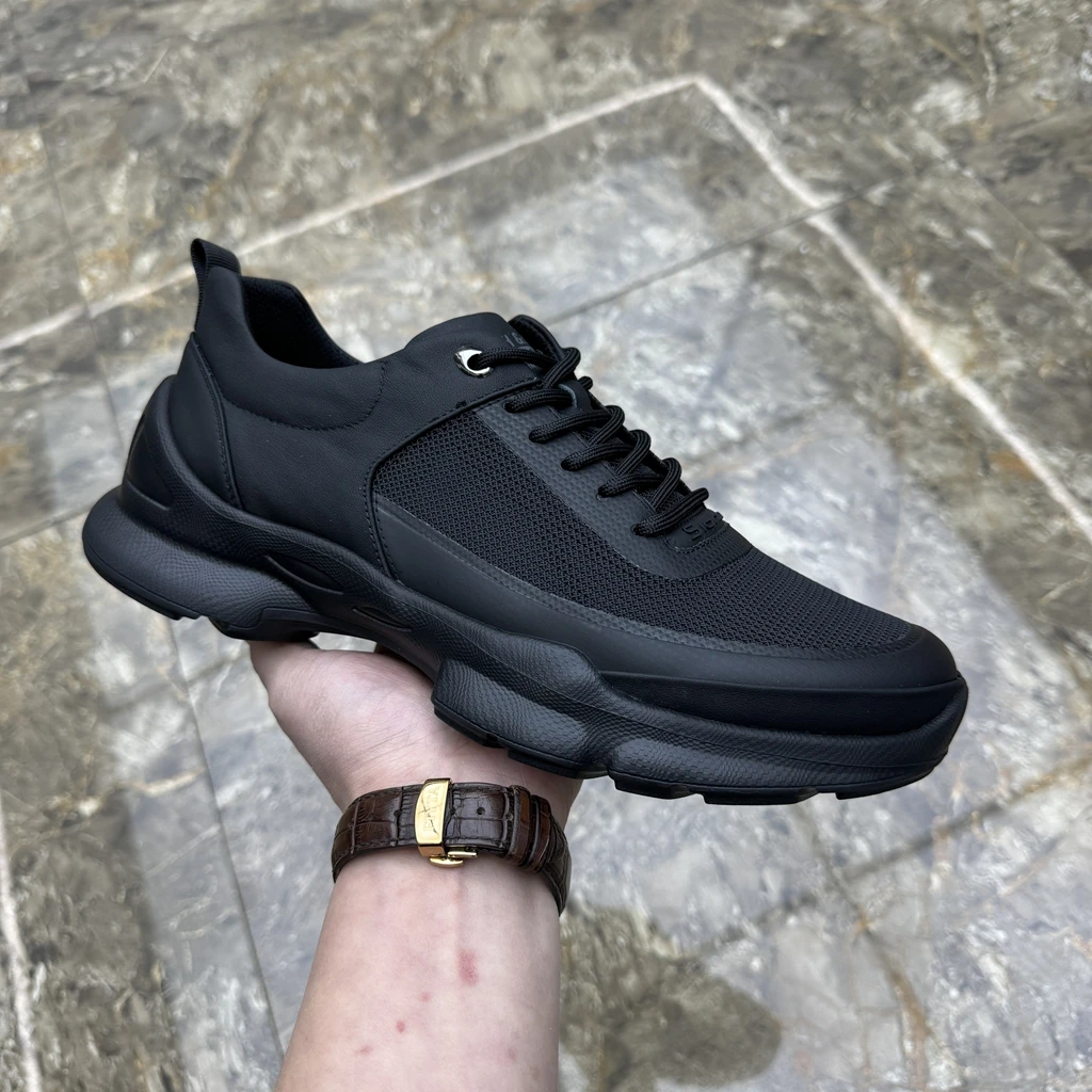 男鞋2025夏季新款透气休闲运动鞋系带时尚户外网面鞋舒适轻便潮鞋