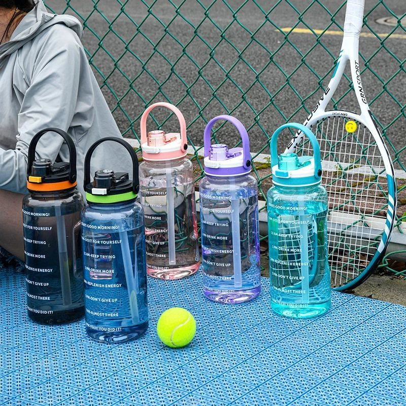 大容量水杯夏季高颜值健身水杯耐高温运动吸管杯透明带刻度塑料