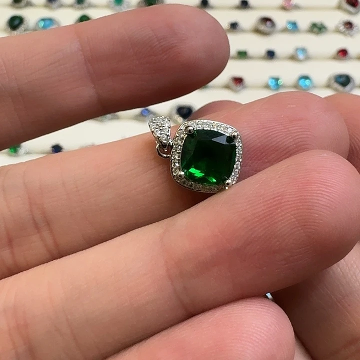 透辉石吊坠未镶嵌