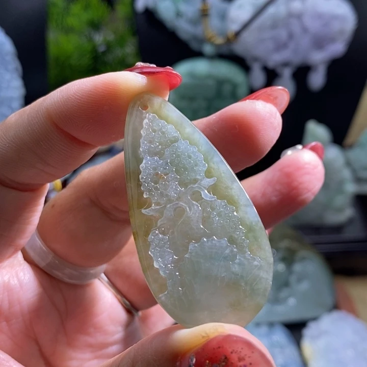【闪购商品】颈饰未镶嵌翡翠山水