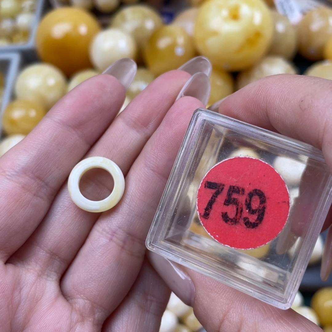 蜜蜡未镶嵌珠宝奇石