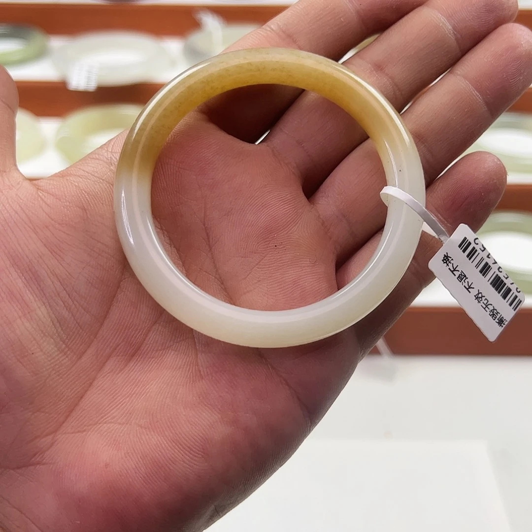 未镶嵌手镯和田玉切末半山半水