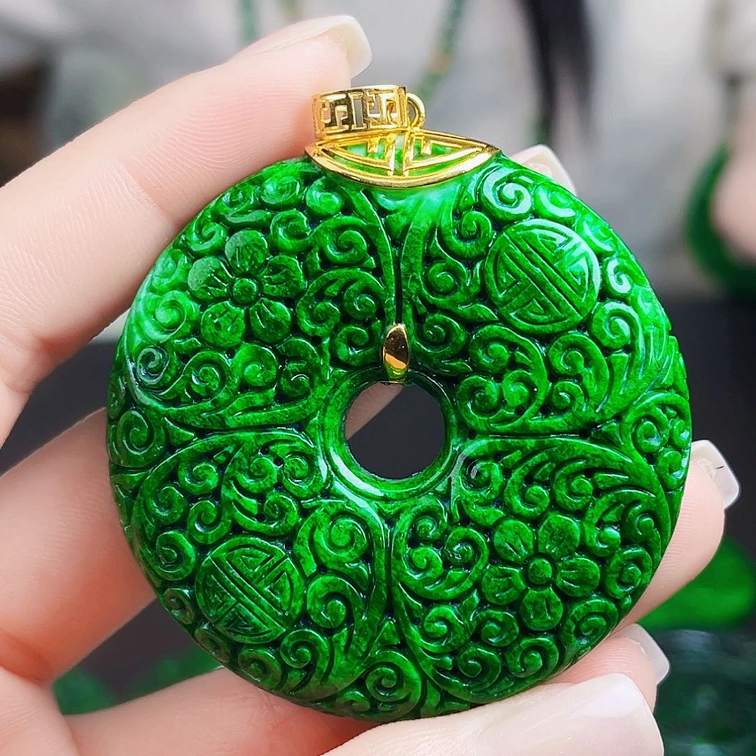 颈饰18K金镶嵌翡翠多样性