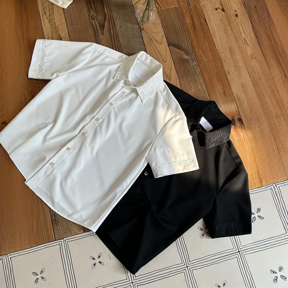 浮雕万针永生花刺绣花领天然贝壳扣基础短袖衬衣休闲Cleanfit衬衫