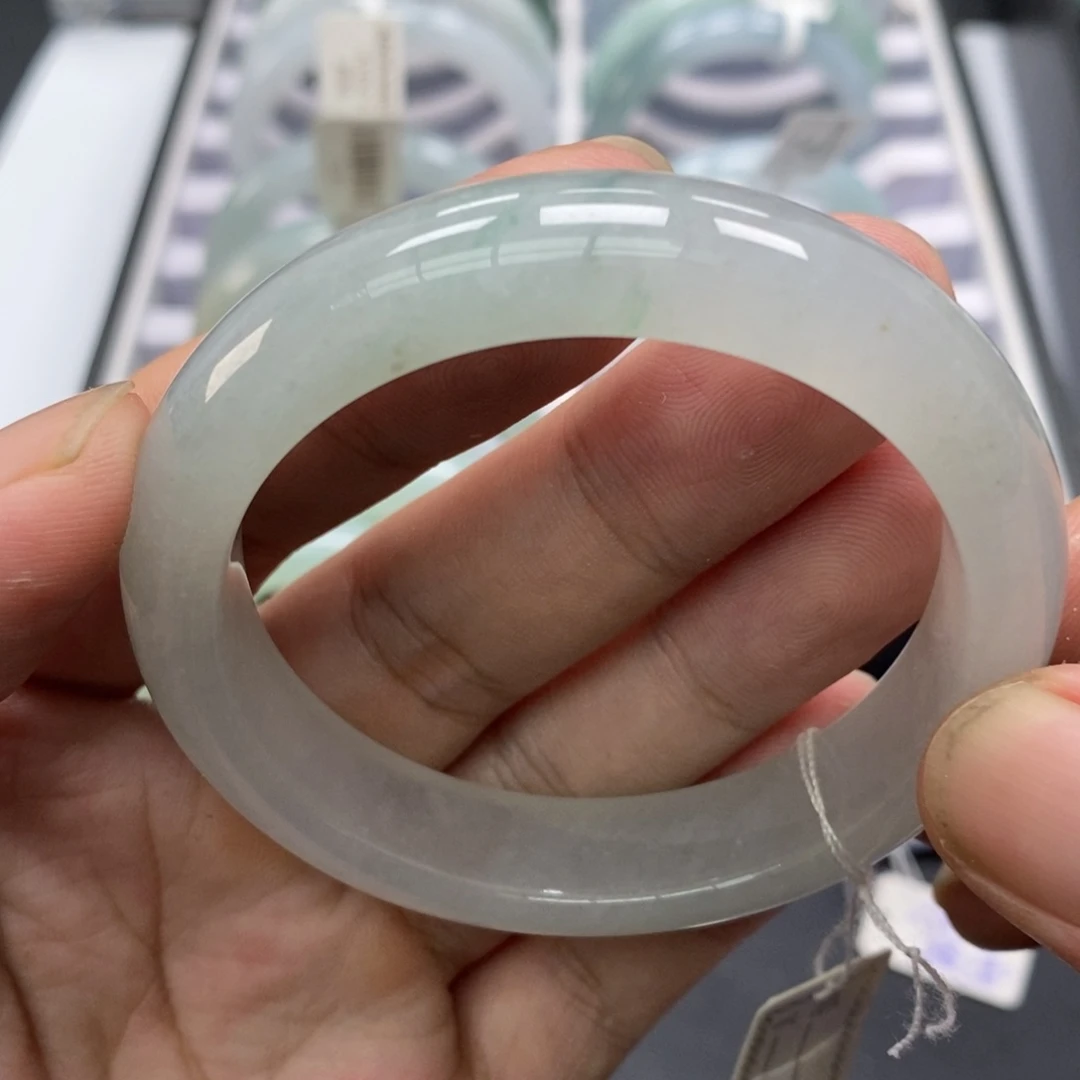 翡翠手镯未镶嵌手镯