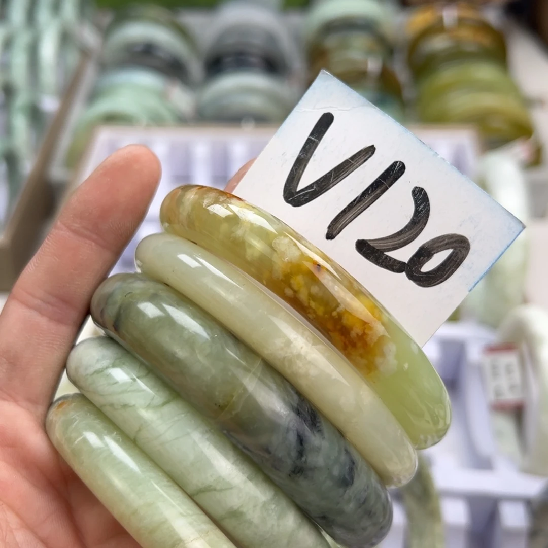 岫玉手镯未镶嵌断，不建议佩戴可DIY