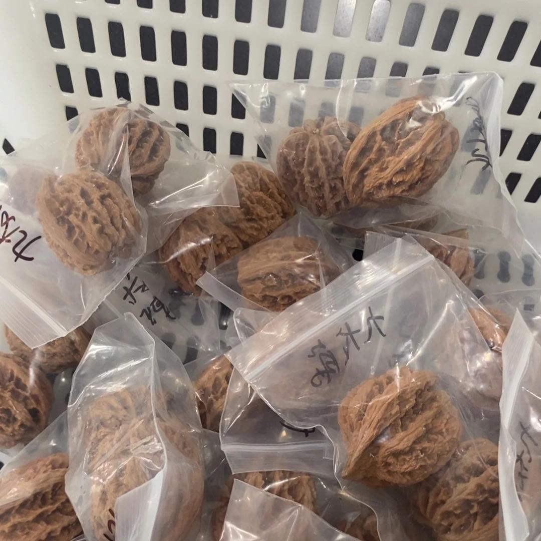 文玩核桃吊坠九龙筋