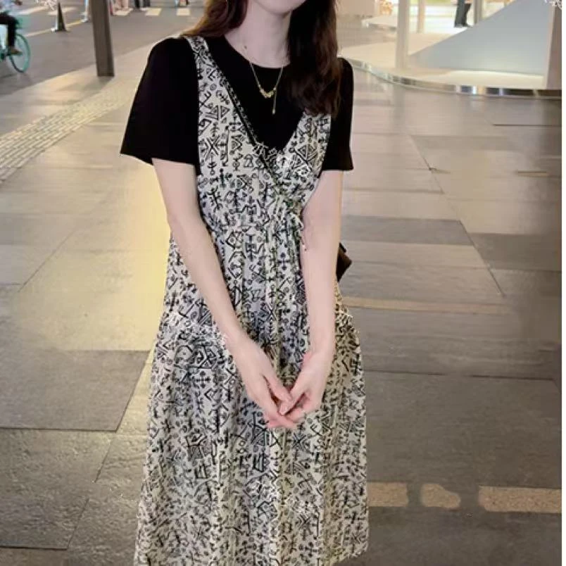 复古碎花连衣裙女2025夏季新款气质高腰显瘦小个子假两件中长裙子