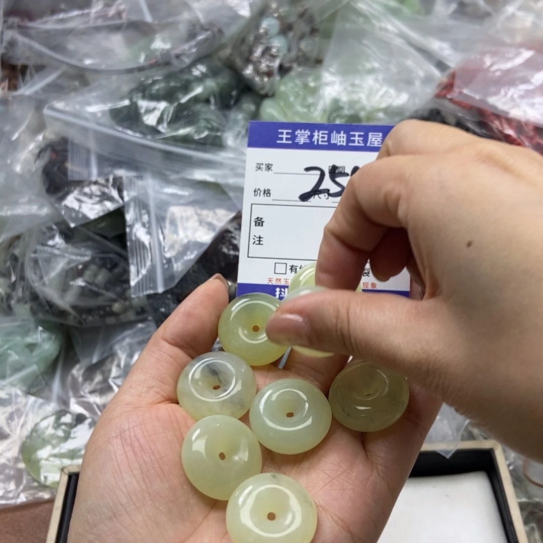 岫玉吊坠吊坠未镶嵌多样性，发一个