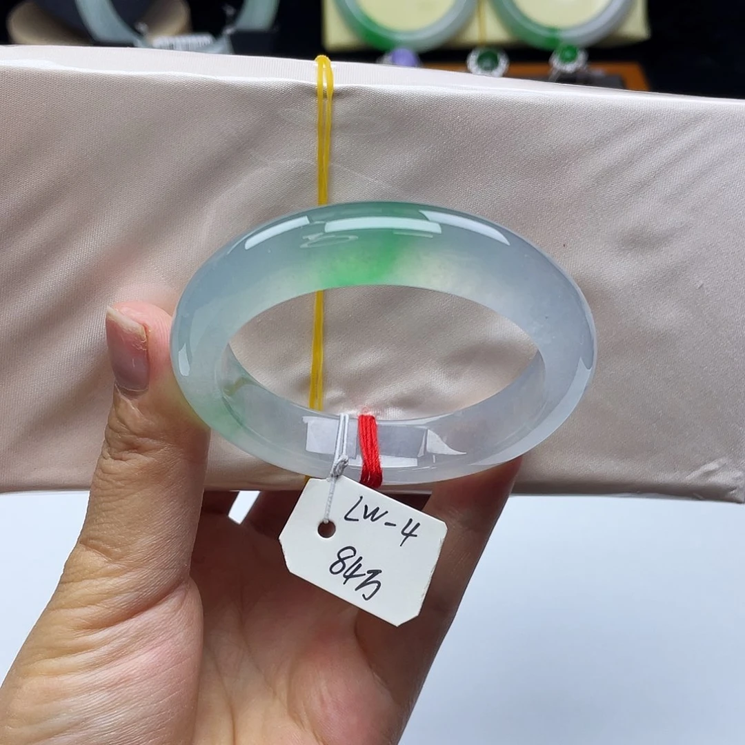 翡翠手镯未镶嵌55高冰胶飘绿花