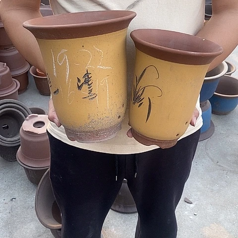 中国宜兴紫砂花盆，