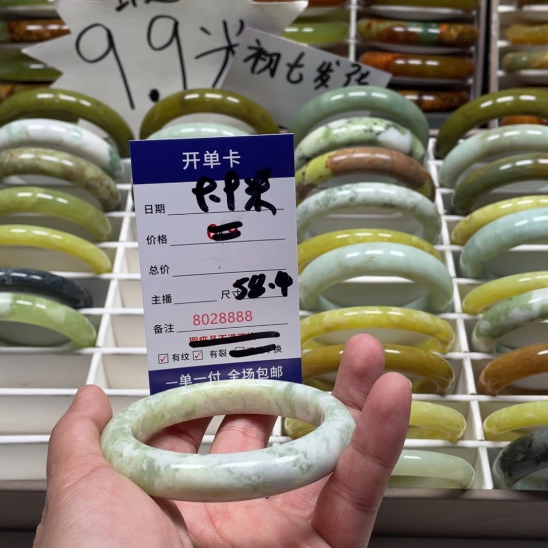 蛇纹石玉手镯未镶嵌农***妞