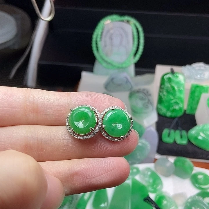 翡翠未镶嵌颈饰耳扣