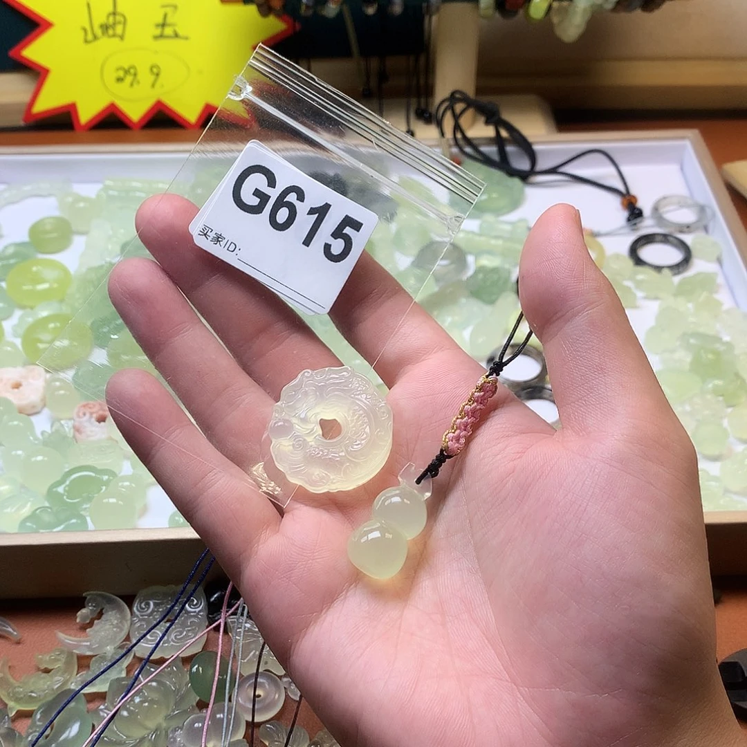 一***子未镶嵌蛇纹石玉颈饰