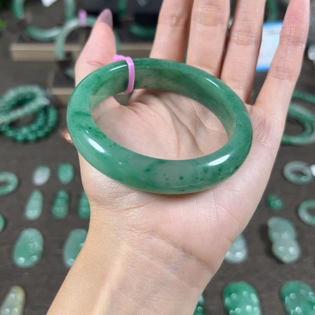 未镶嵌手镯石英质玉