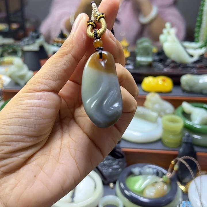 颈饰未镶嵌和田玉国**心