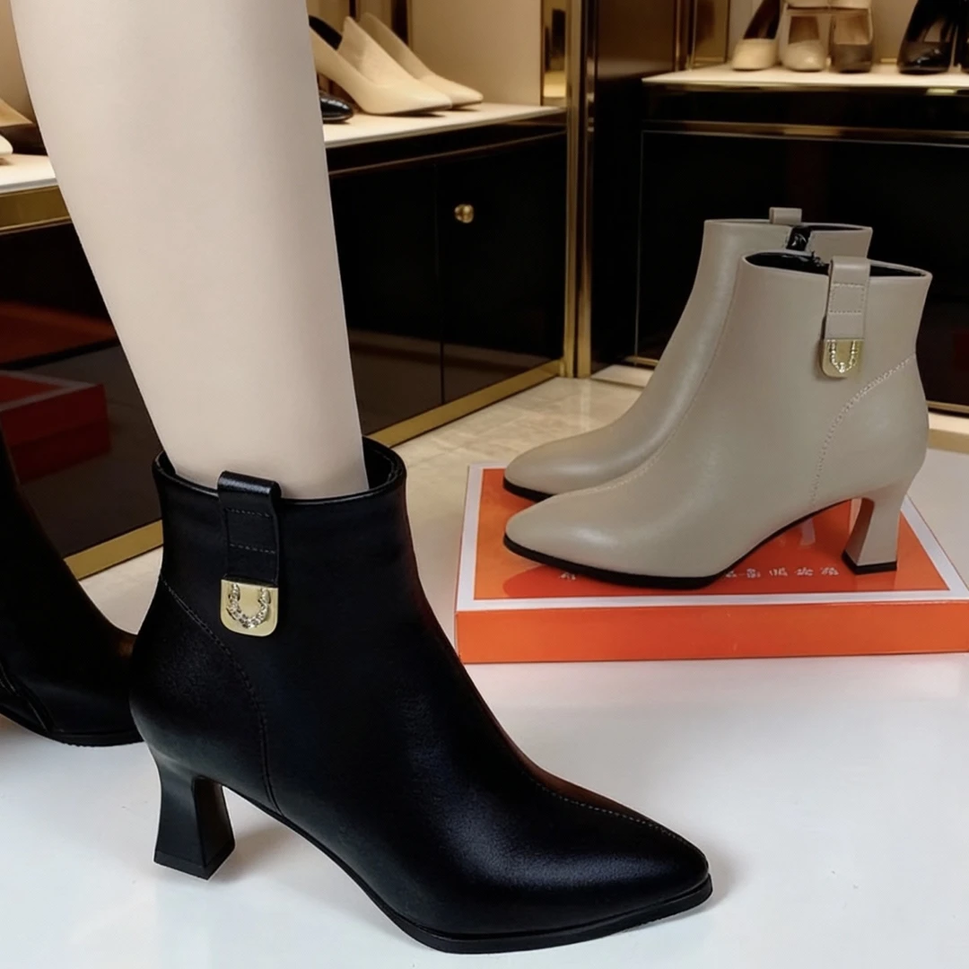 秋冬4公分尖头真皮韩版简约短筒百搭舒适时尚经典短靴