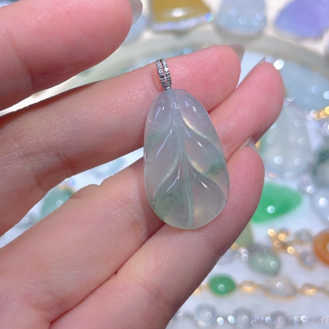 翡翠18K金镶嵌颈饰翡翠