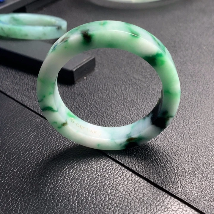 定制翡翠未镶嵌手镯