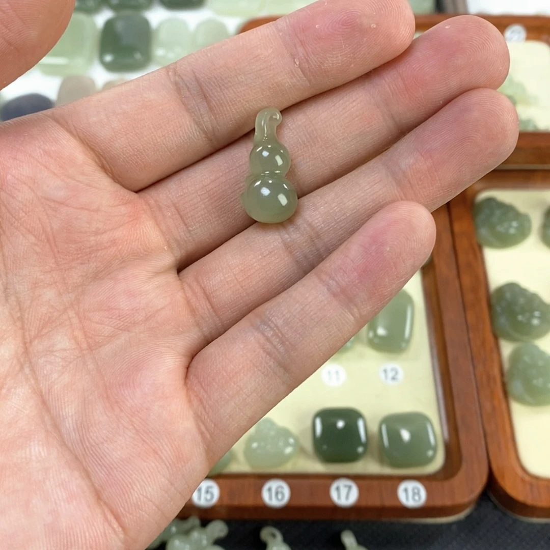 和田玉未镶嵌颈饰你****i