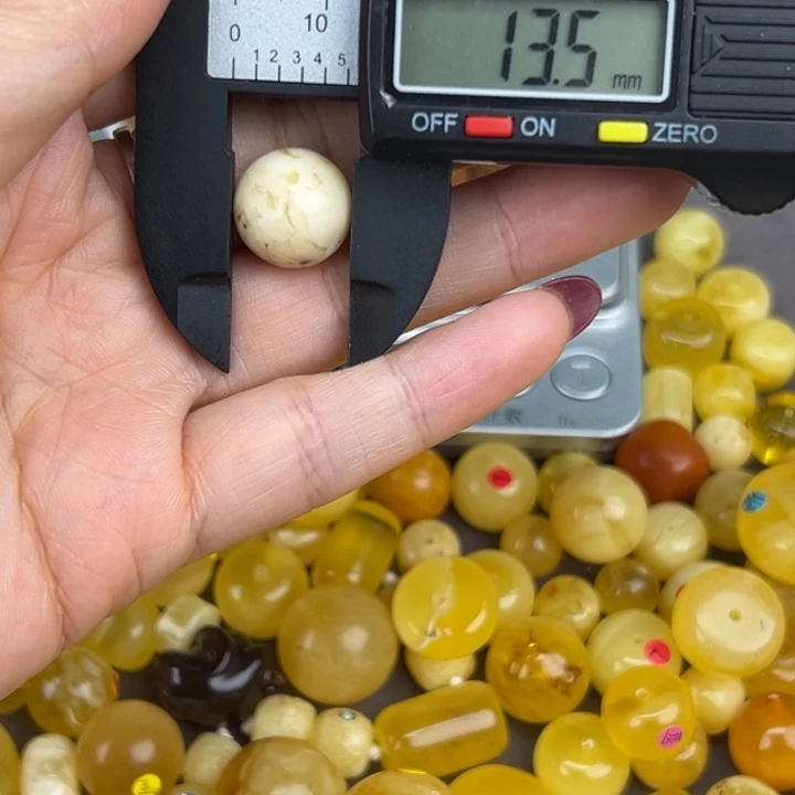 琥珀裸石未镶嵌微瑕99