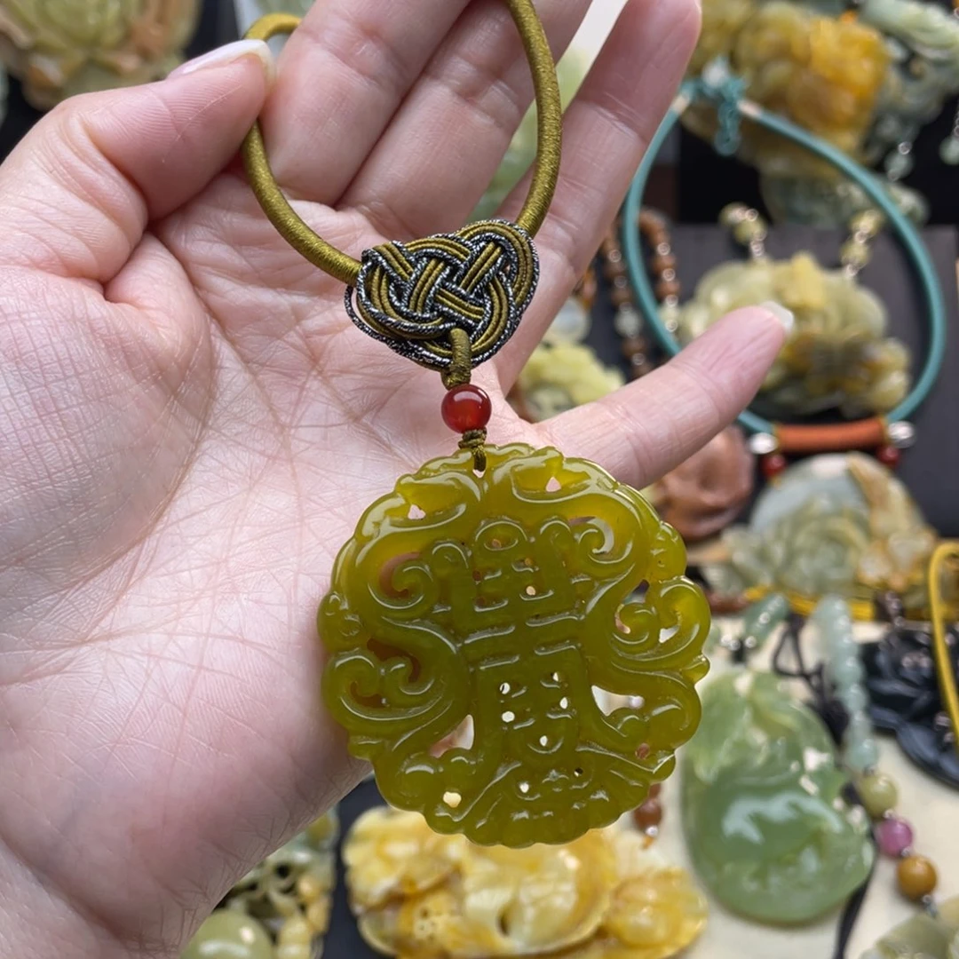 蛇纹石玉颈饰未镶嵌