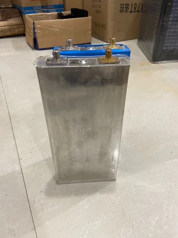 超大号85000毫安3.2V单体电池（鼓包不影响使用，介意勿拍）