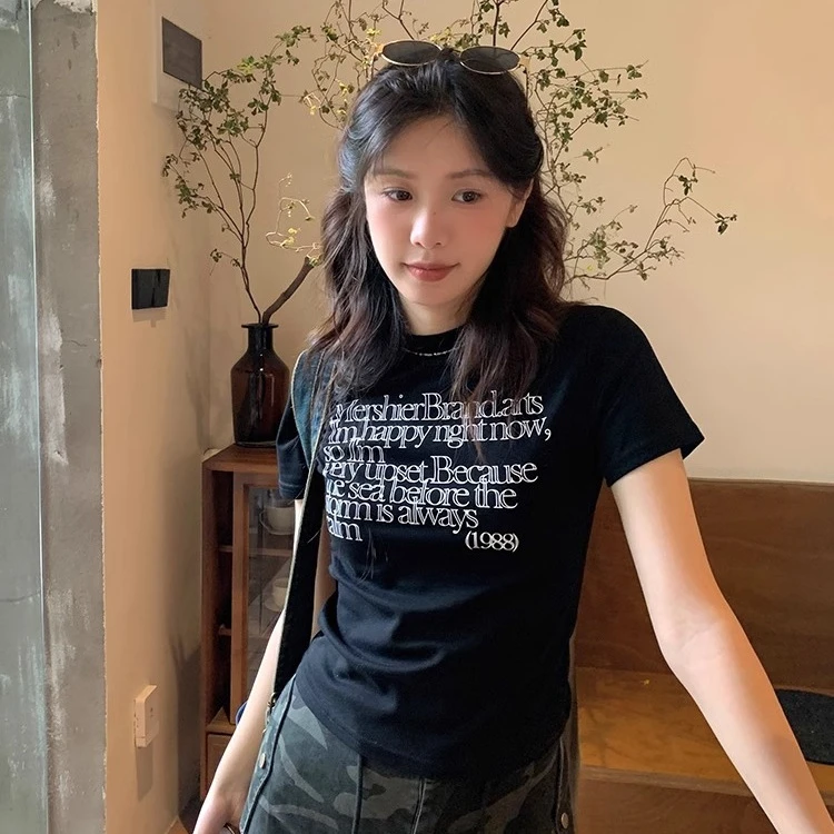韩系少女2025夏季修身短袖T恤女复古字母印花正肩短袖休闲上衣女