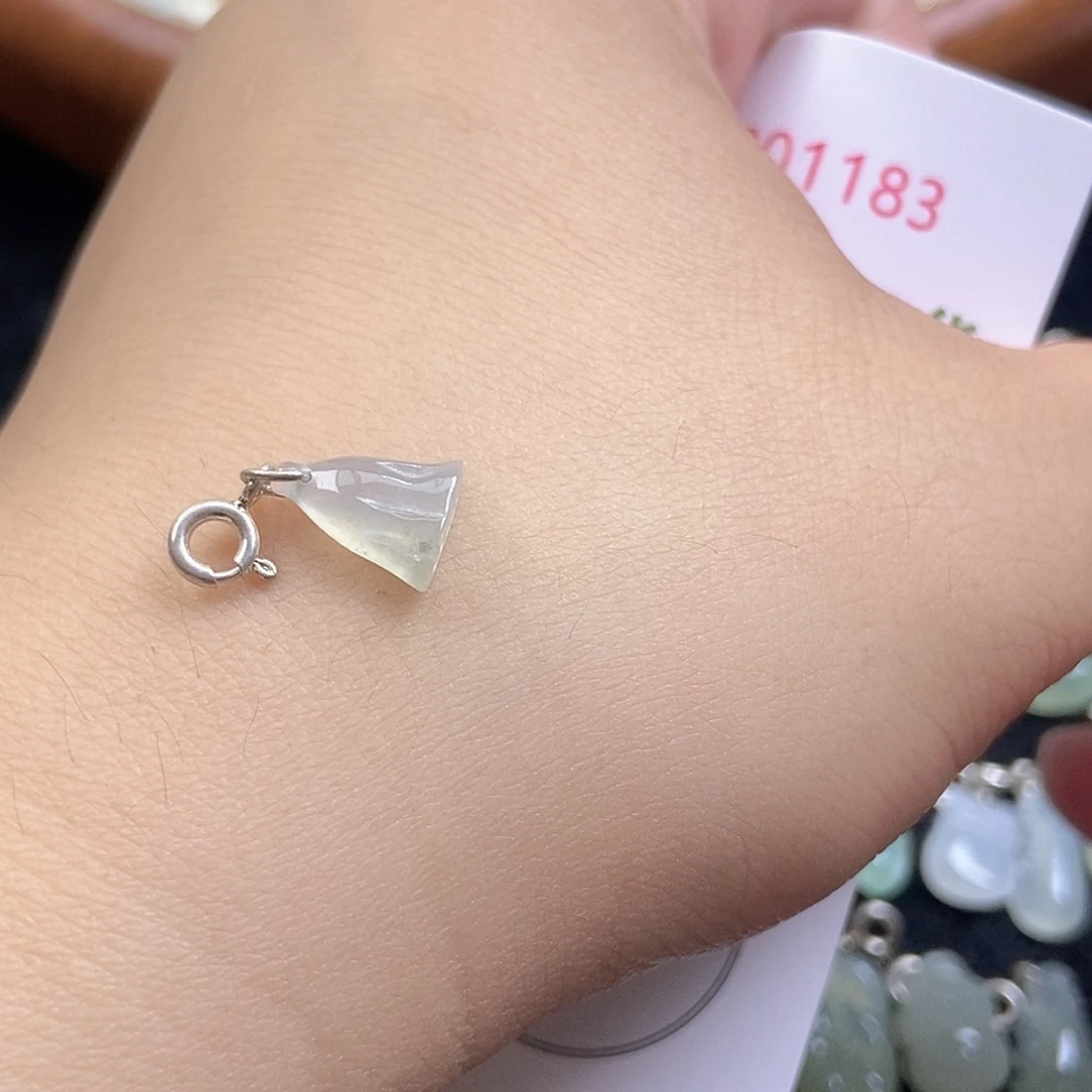 翡翠未镶嵌挂件天然