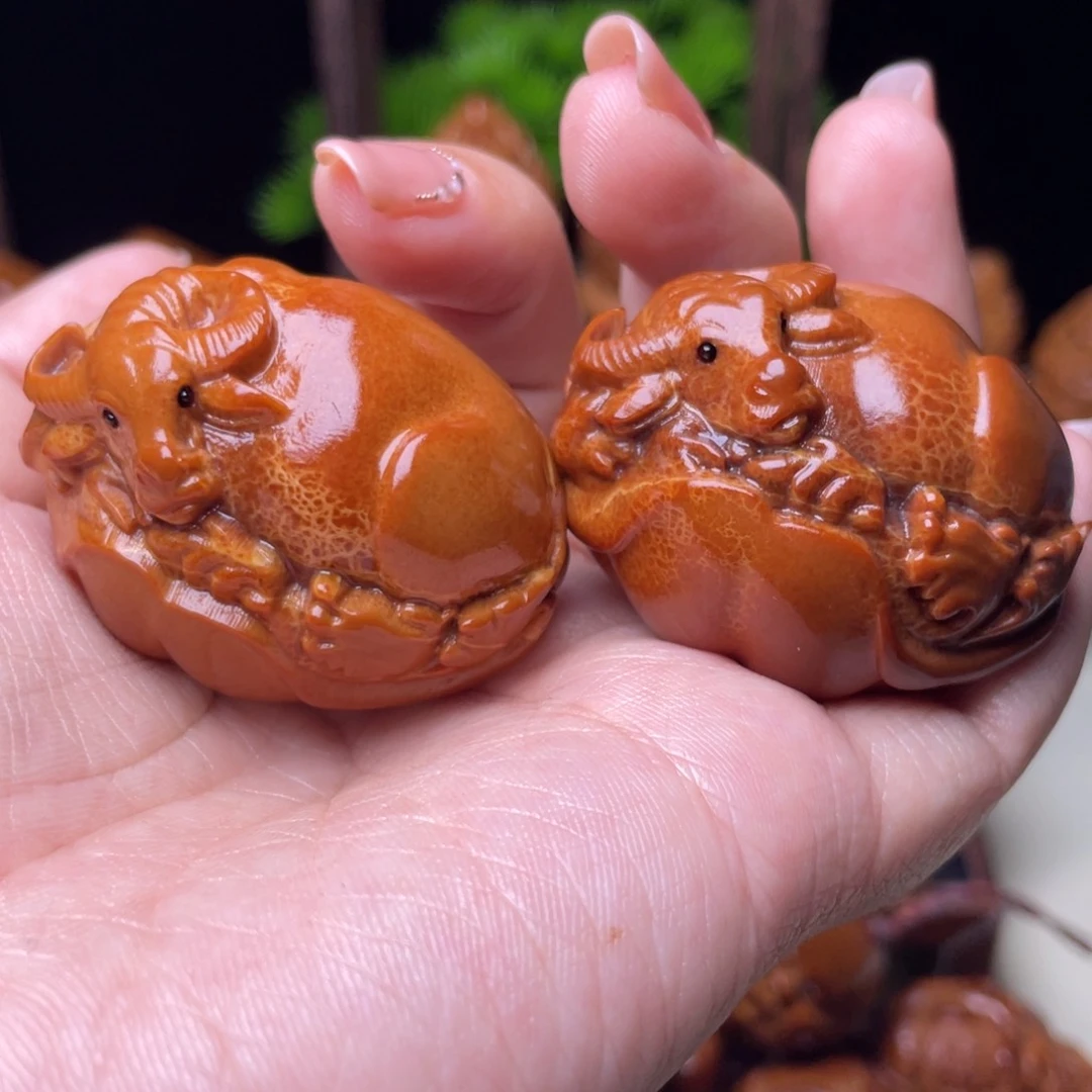 吊坠橄榄核荷叶牛手球