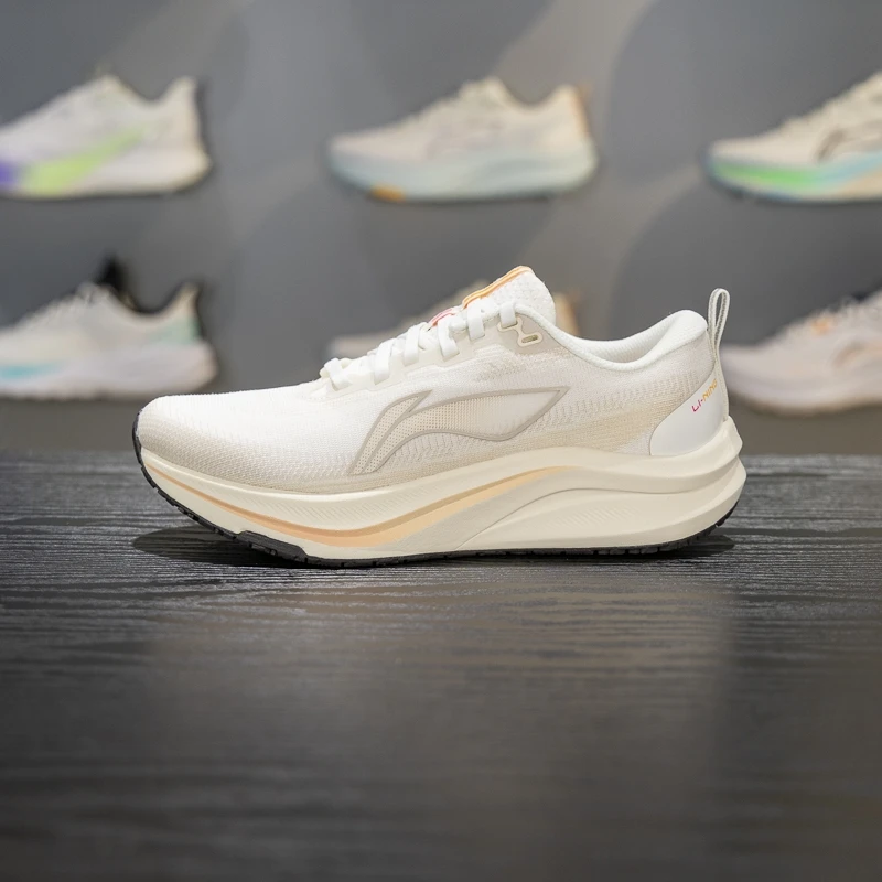 李宁赤兔8女子跑步鞋2025冬季新款反光轻量竞速训练跑鞋ARPV014