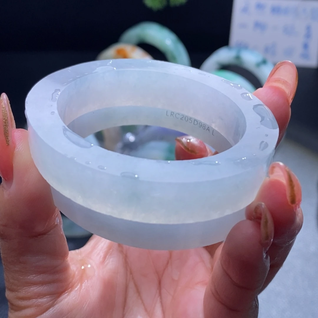 定制翡翠未镶嵌翡翠手镯