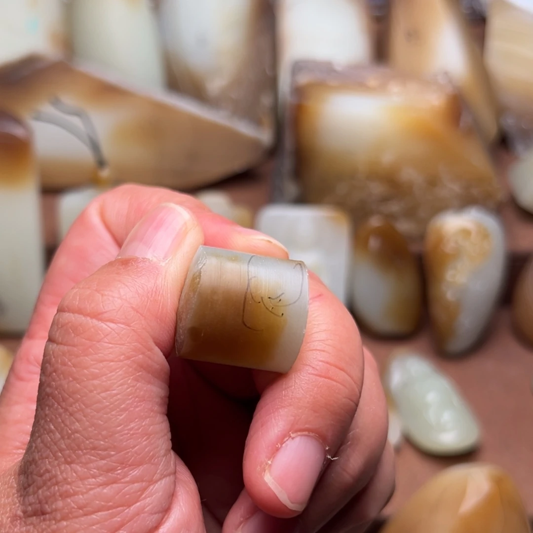 夺***苏定制和田玉未镶嵌富甲