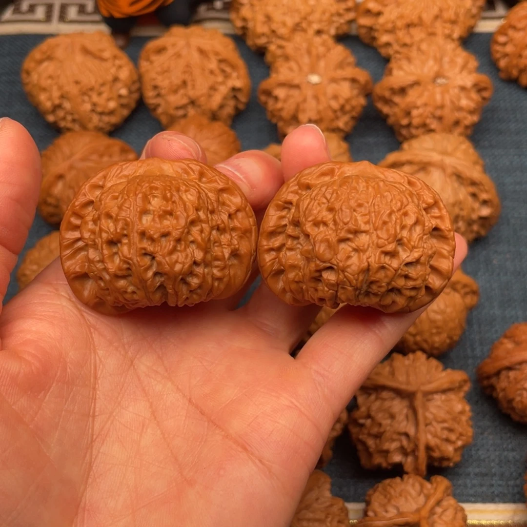 爱****把件文玩核桃44全品毕业血麒麟