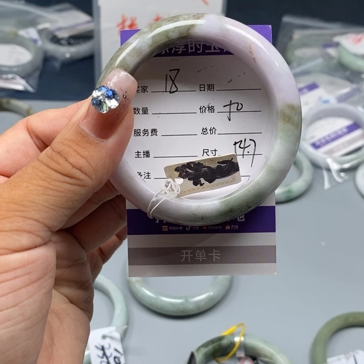 翡翠手镯未镶嵌翡翠