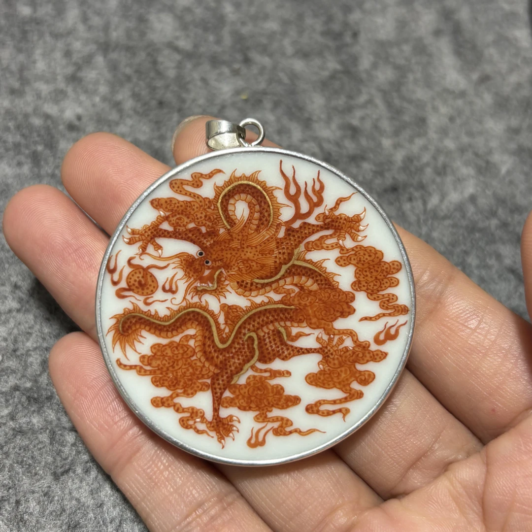 粉彩精品龙挂件一个