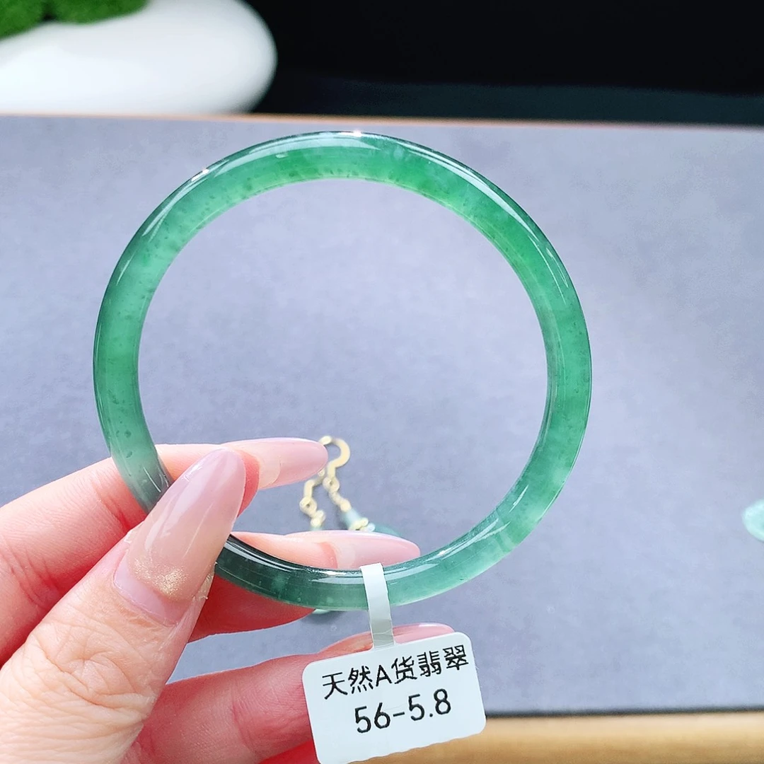未镶嵌手镯（圆镯）翡翠