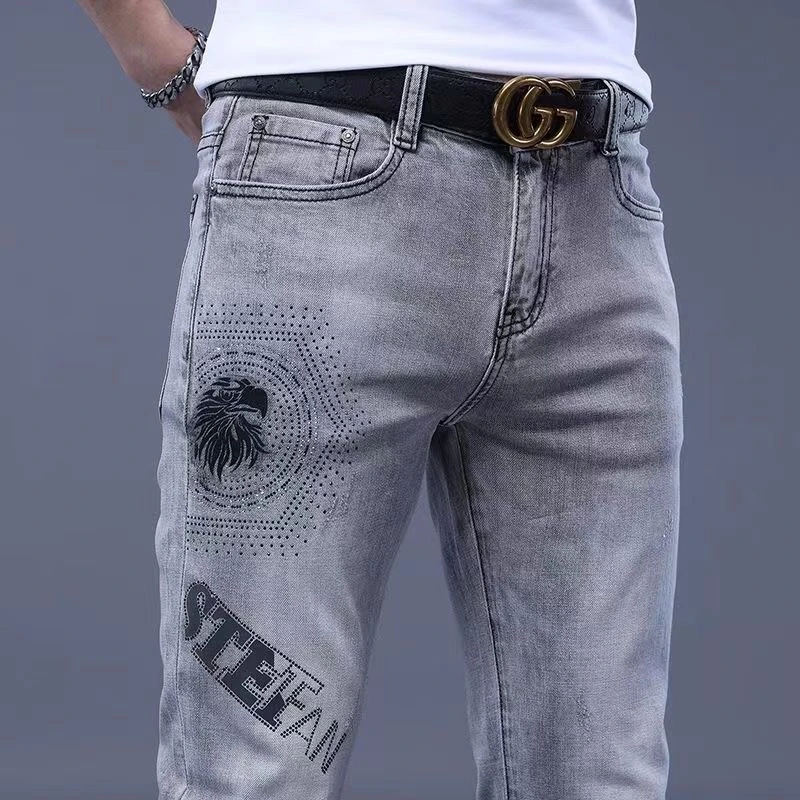 浅灰色烫钻牛仔裤男款2025新款潮牌弹力修身小脚男士长裤子春秋季