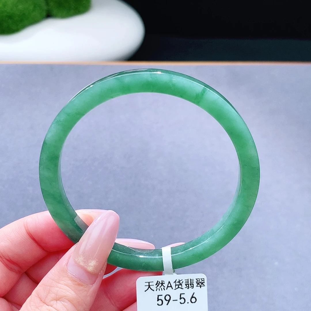 未镶嵌手镯（圆镯）翡翠