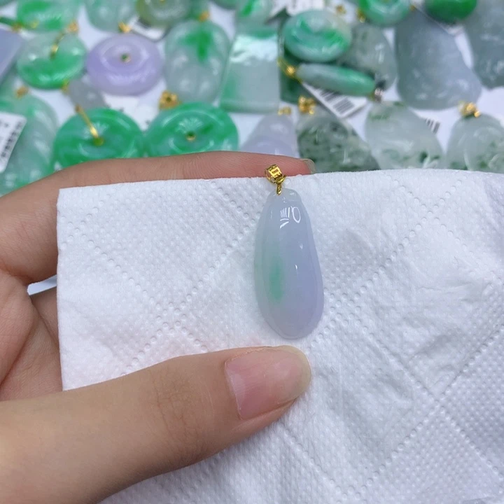 翡翠18K金镶嵌颈饰111111111