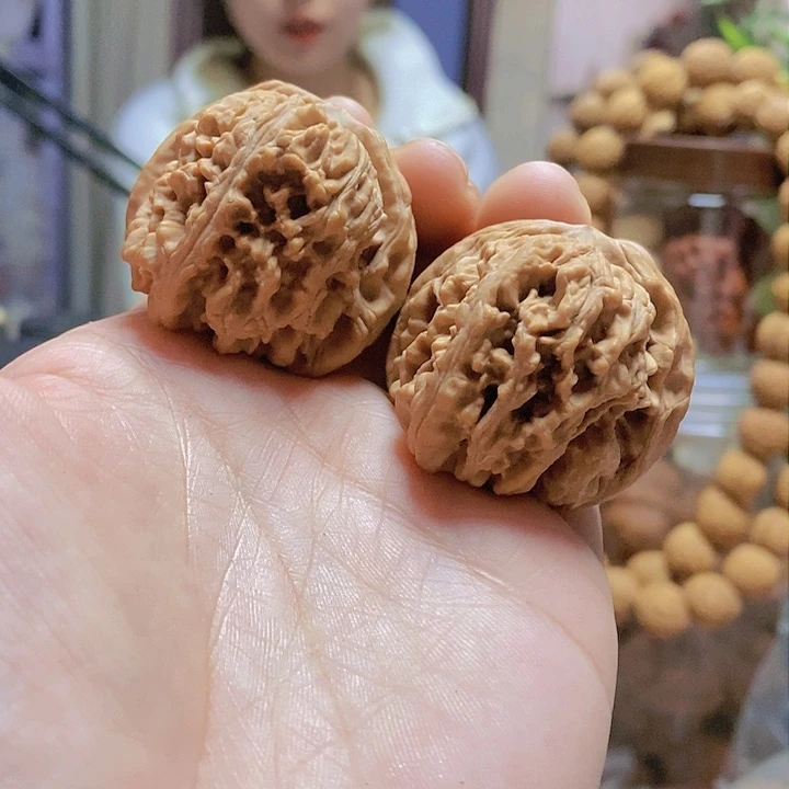【闪购商品】文玩核桃把件38龙须谷