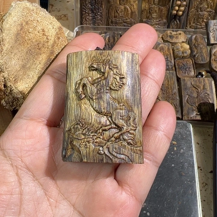 沉香吊坠老白棋沉香雕刻牌吊坠9.2克