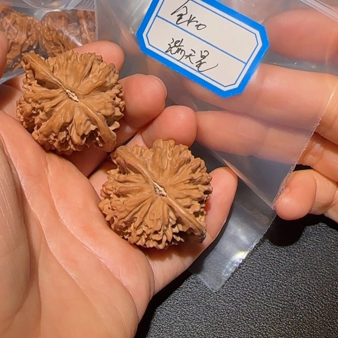 y***z文玩核桃吊坠飞飞飞飞飞飞